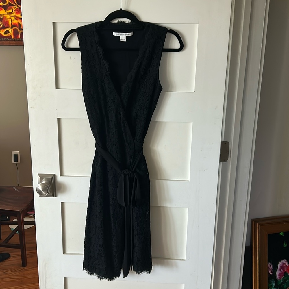 DIANE Von Furstenberg Juliana Black Lace Wrap Dress Size 2